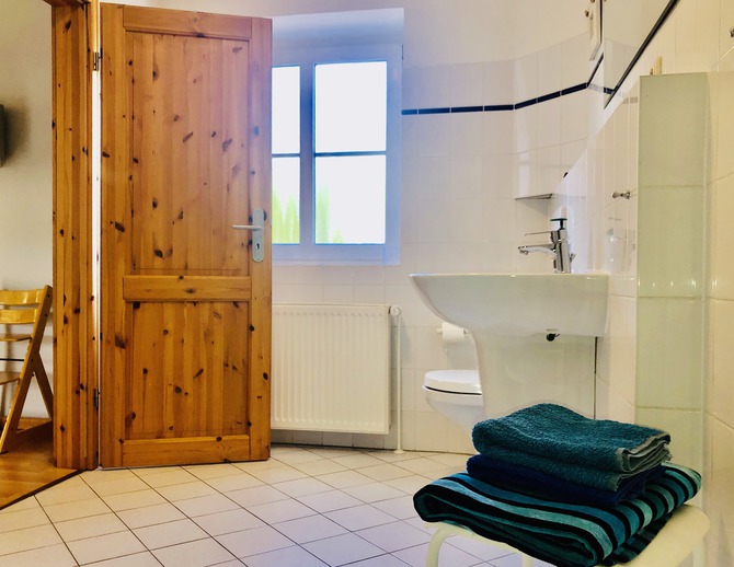 Ferienwohnung in Gro&szlig;enbrode - Am Kai 17 - Au&szlig;en - Bad mit Fenster