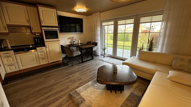 Ferienwohnung in Sch&ouml;nhagen - Prigge - Wohnzimmer mit E&szlig;bereich und K&uuml;che