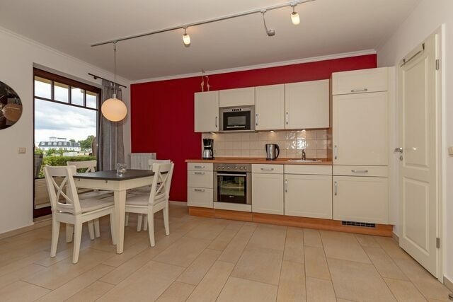 Ferienwohnung in K&uuml;hlungsborn - 9987- Urlaubstr&auml;ume Am Meer, WE 3.4 Strandkorb auf der Terrasse - Bild 4