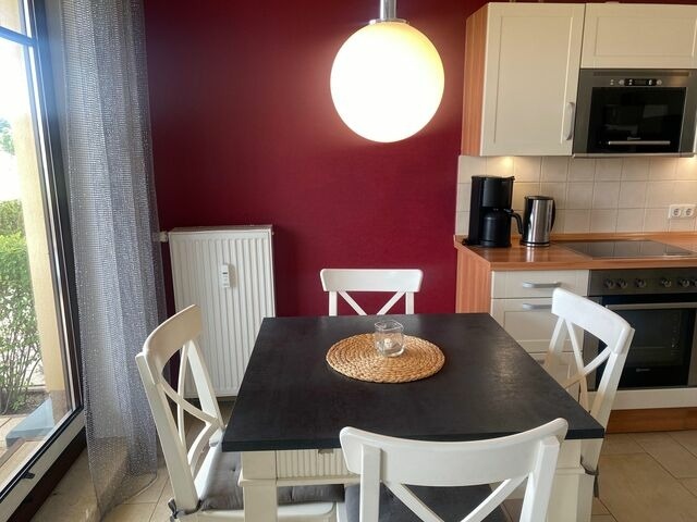 Ferienwohnung in K&uuml;hlungsborn - 9987- Urlaubstr&auml;ume Am Meer, WE 3.4 Strandkorb auf der Terrasse - Bild 6