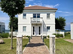 Ferienhaus Sliminde by Seeblick Ferien, direkte Wasserlage,E-Lades&auml;ule,Sauna