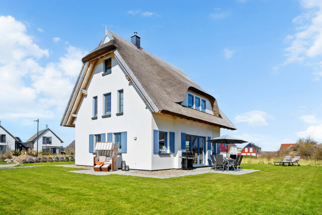 Ferienhaus in Dranske - R&uuml;genzauber Reetdachhaus mit Sauna u. Kamin | Strandn&auml;he | Garten - Bild 2